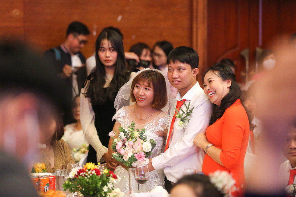 Lễ cưới tập thể mang tên 'Giấc mơ có thật' đã giúp các cặp vợ chồng khuyết tật thực hiện được khoảnh khắc quý giá nhất cuộc đời. (Ảnh: Minh Sơn/Vietnam+)
