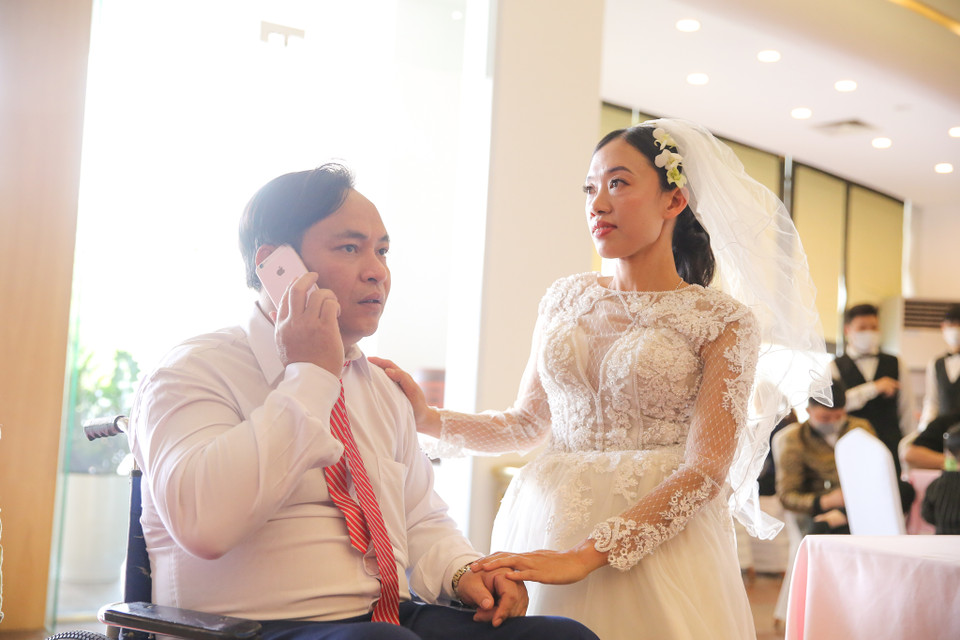 46 cặp đôi là 46 câu chuyện khác nhau, nhưng điểm chung giữa họ là sự mạnh mẽ, dũng cảm vượt qua nghịch cảnh và tìm thấy tình yêu của đời mình. (Ảnh: Minh Sơn/Vietnam+)