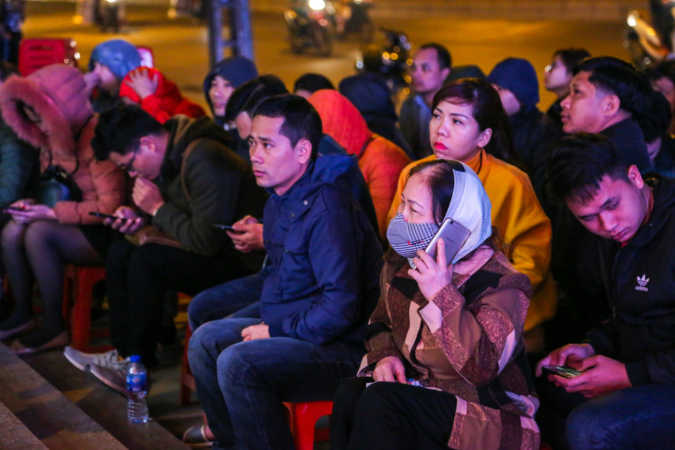 Cô Liên (Cầu Giấy, Hà Nội) xếp hàng từ 4 giờ sáng để mua vàng. Cô cho hay nhiều năm nay đã duy trì thói quen mua vàng vào ngày Thần Tài. (Ảnh: Minh Sơn/Vietnam+)