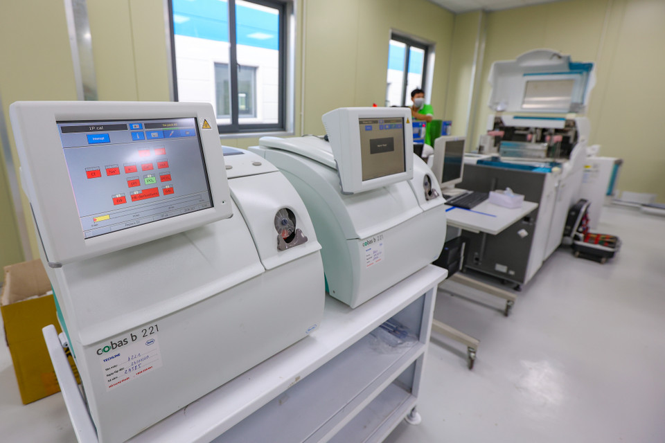 Các máy xét nghiệm đã sẵn sàng đi vào hoạt động. (Ảnh: Minh Sơn/Vietnam+)