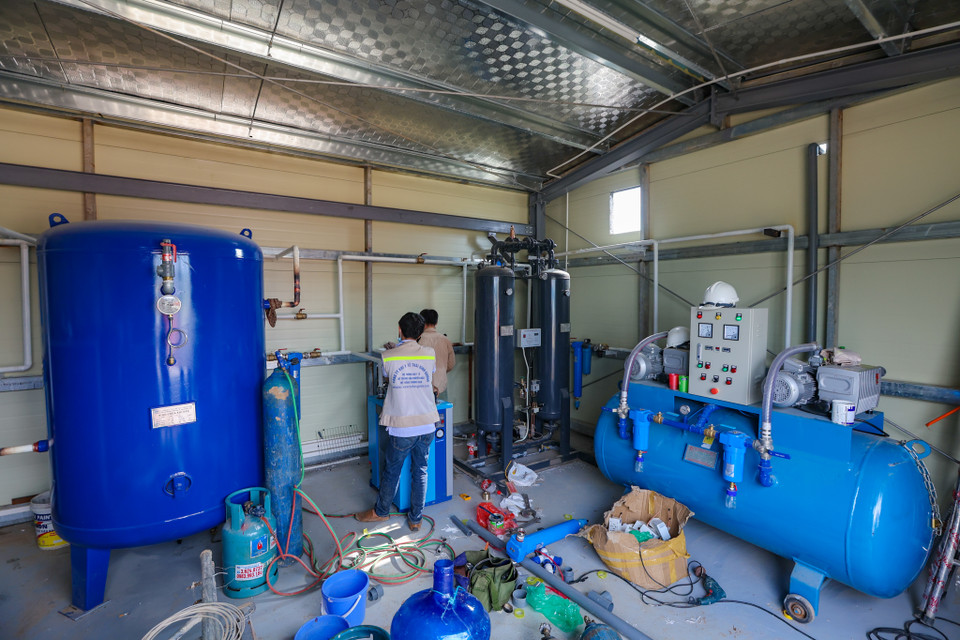 Phòng chứa khí nén đang trong giai đoạn hoàn thiện. (Ảnh: Minh Sơn/Vietnam+)