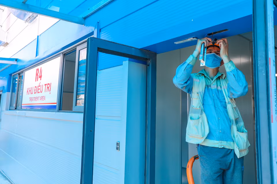 Theo kế hoạch được đề ra, dự kiến đến cuối tháng 8/2021 bệnh viện dã chiến sẽ hoàn thiện với quy mô từ 500-700 giường bệnh. (Ảnh: Minh Sơn/Vietnam+)