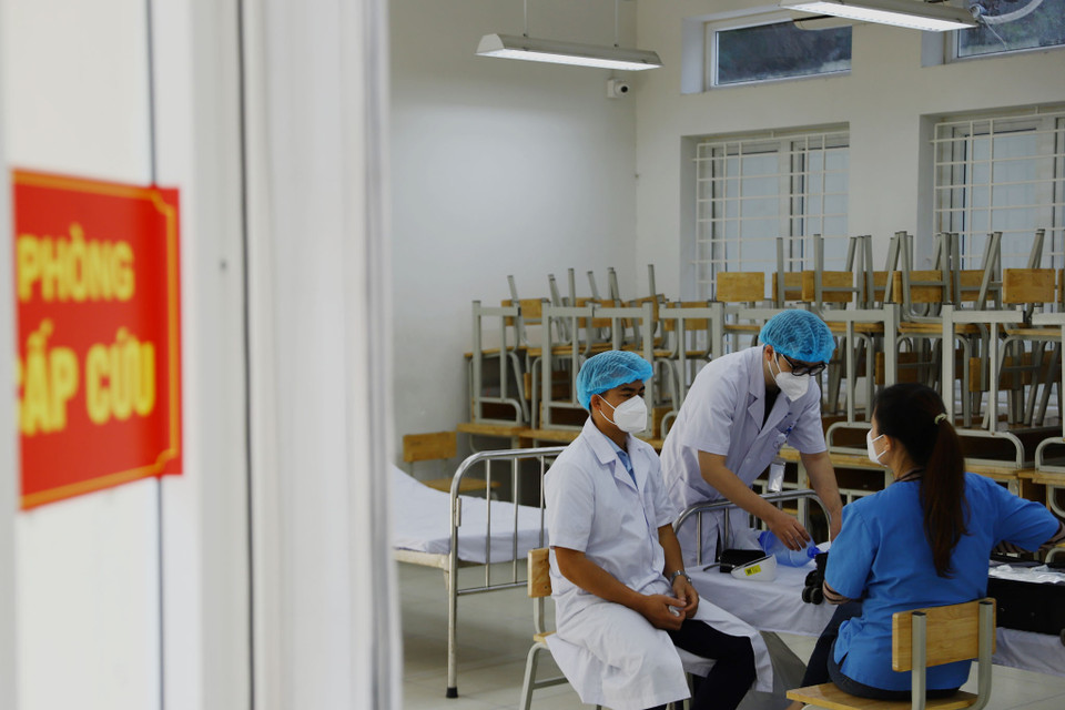 Nhà trường phối hợp các bệnh viện trên địa bàn quận bố trí đội cấp cứu sẵn sàng trong các trường hợp xấu nhất xảy ra. (Ảnh: Hoài Nam/Vietnam+)