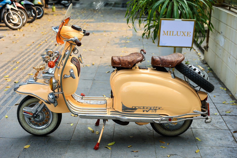 Nhắc đến Lambretta, nhiều người cảm thấy bồi hồi bởi lẽ nó là một mẫu xe của Italy đã từng nổi đình nổi đám tại Việt Nam cách đây hơn 70 năm. (Ảnh: Quỳnh Anh/Vietnam+)