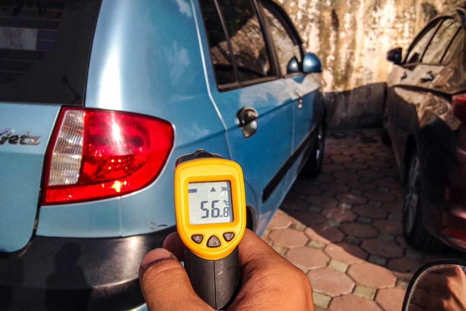 Theo thông báo từ Trung tâm khí tượng thuỷ văn, nhiệt độ tại Hà Nội cao nhất là 42 độ C, độ ẩm thấp dưới 50% khiến cảm giác nóng bức càng thêm dữ dội. (Ảnh: PV/Vietnam+)