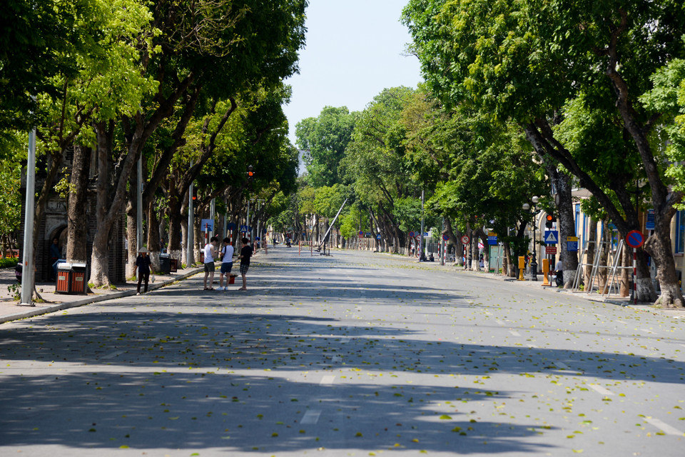 Trước đó ngày 3/6, Hà Nội bước vào đợt nóng đỉnh điểm, với nền nhiệt ở ngưỡng 41,5 độ C, được đánh giá là cao nhất trong 40 năm qua. (Ảnh: PV/Vietnam+)