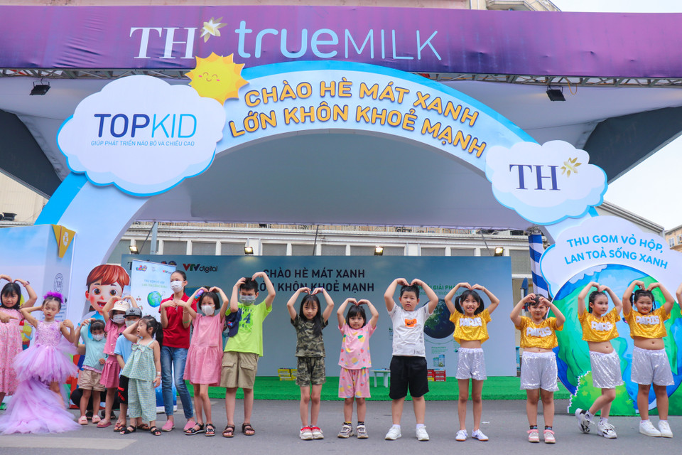 Trong hai ngày cuối tuần 23-24/5 trên phố đi bộ hồ Hoàn Kiếm (Hà Nội) sẽ diễn ra sự kiện 'Chào hè xanh mát, lớn khôn khỏe mạnh' dành cho các em nhỏ. (Ảnh: PV/Vietnam+) 