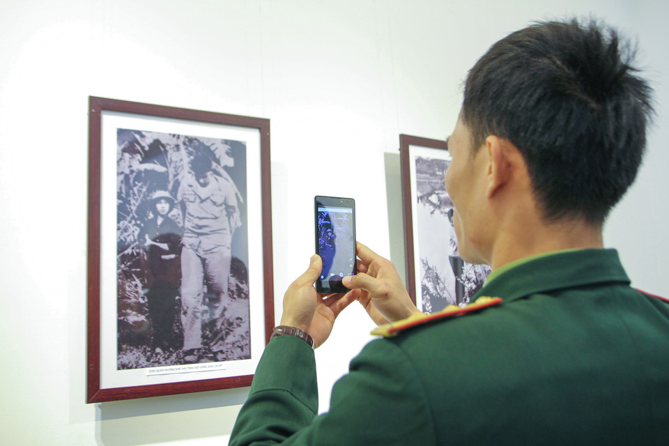 Chiến sỹ ghi lại bức ảnh nổi tiếng "O du kích nhỏ". (Ảnh Minh Sơn/Vietnam+)