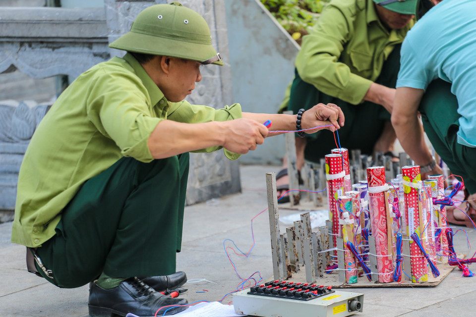 Hà Nội sẽ tổ chức 3 điểm bắn hỏa thuật là Hoàn Kiếm, Tây Hồ và Nam Từ Liêm. Số lượng bắn các điểm tầm thấp tăng thêm 3 giàn đối với các đơn vị, từ 90 lên 120 giàn đối với mỗi điểm, mật độ pháo sẽ dày hơn và đẹp hơn. (Ảnh: Minh Sơn/Vietnam+)