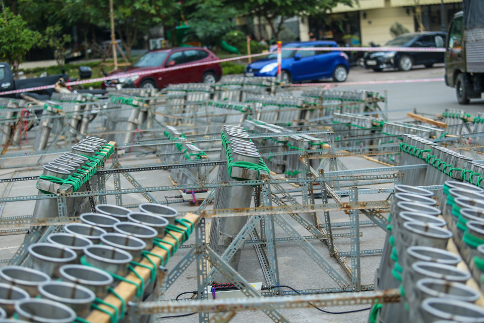 Trận địa tầm cao được chia thành 25 dàn, mỗi dàn 20 quả và trận địa tầm thấp chia thành hơn 60 dàn, mỗi dàn 20 quả. (Ảnh: Minh Sơn/Vietnam+)