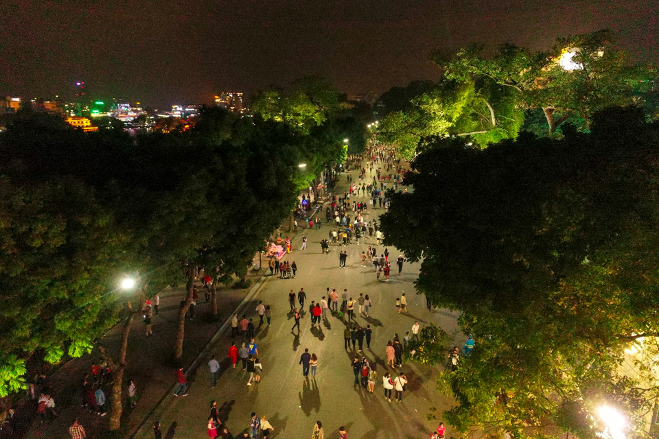 Trong dịp Tết 2019, Hà Nội dự kiến sẽ tổ chức 30 điểm bắn pháo hoa, khu vực hồ Hoàn Kiến là một trong những điểm bắn tầm cao. (Ảnh: Minh Sơn/Vietnam+)