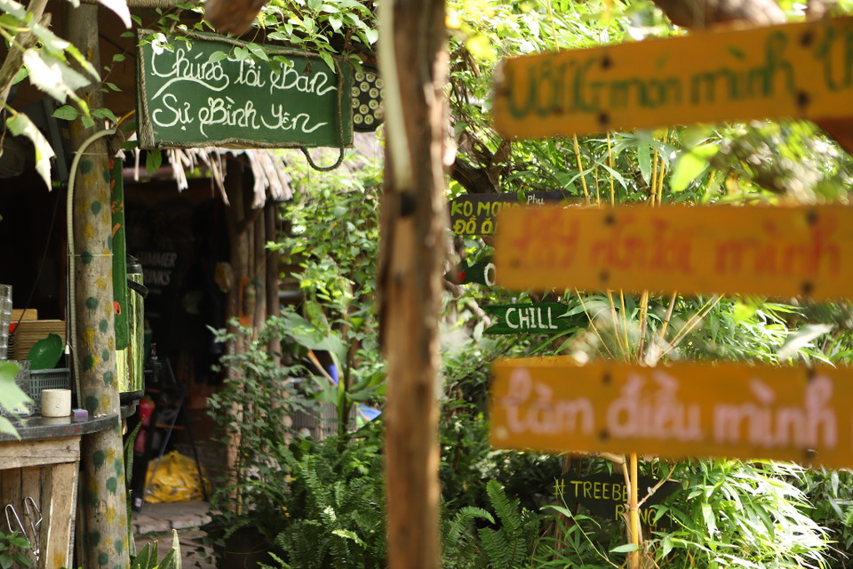 Đúng như slogan của quán, đến đây bạn sẽ có cảm giác vô cùng bình yên và thoải mái. Tại bất kỳ vị trí nào của quán, các bạn đều có thể chụp được những bức ảnh đẹp để khoe với bạn bè. (Ảnh: Quỳnh Anh/Vietnam+)