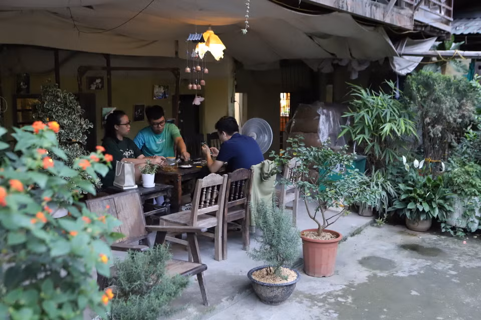 Nếu bạn cảm thấy ngột ngạt với cuộc sống Thủ đô thì Khu vườn gác mái với không gian xanh mát có lẽ sẽ là địa điểm lý tưởng để tận hưởng. (Ảnh: Quỳnh Anh/Vietnam+)