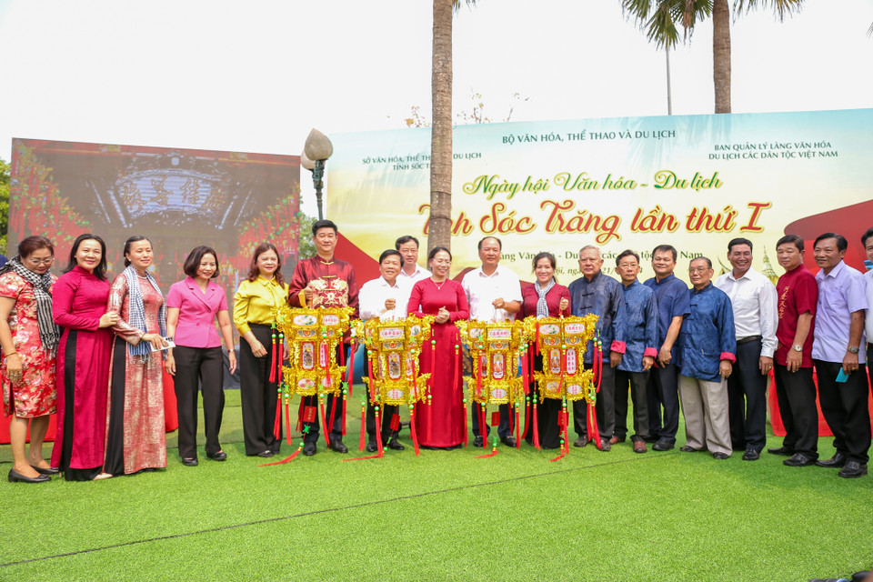 Ngày hội Văn hoá Du lịch tỉnh Sóc Trăng cũng là dịp để lưu giữ, bảo tồn và phát triển những nét đẹp văn hoá của con người nơi đây. (Ảnh: Diễm Hằng/Vietnam+)