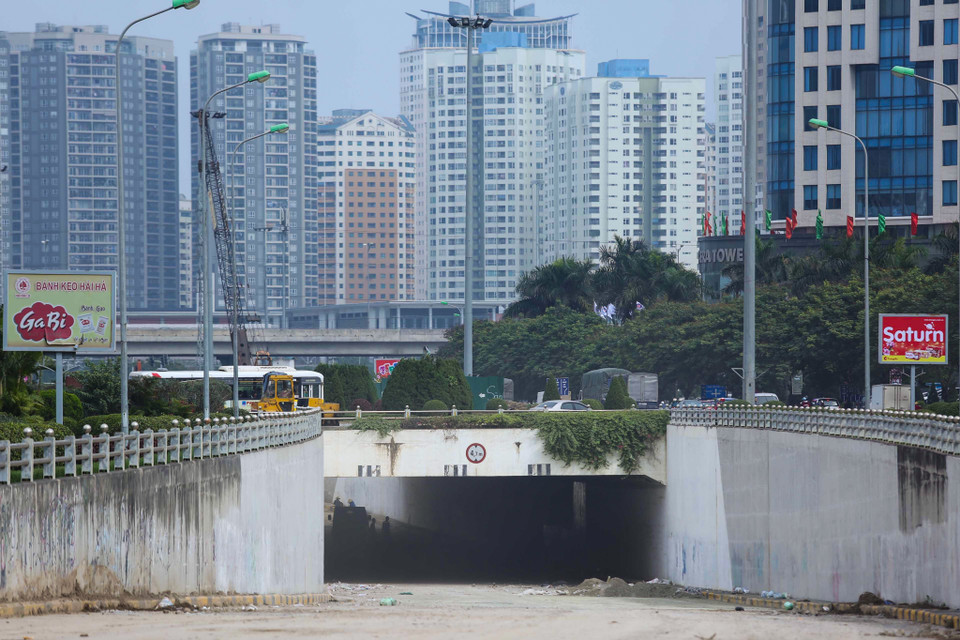 Trước đó, hầm chui Kim Liên được khánh thành vào năm 2009, được coi là hiện đại nhất của Hà Nội vào thời điểm đó với tổng vốn đầu tư hơn 467 tỷ đồng. (Ảnh: Minh Sơn/Vietnam+)