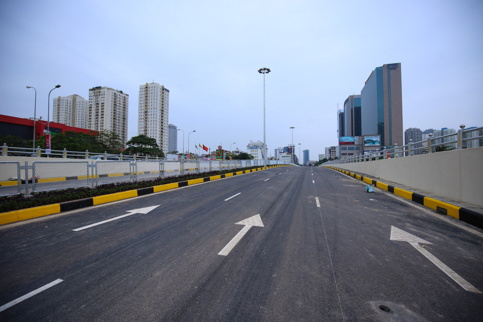 Hầm chui được thiết kế 3 làn xe cơ giới rộng 3,5 m mỗi làn. Phần hầm qua gầm cầu cạn sẽ được nối tiếp với đoạn hầm hở của dự án đường Đại lộ Thăng Long. (Ảnh: Minh Sơn/Vietnam+)