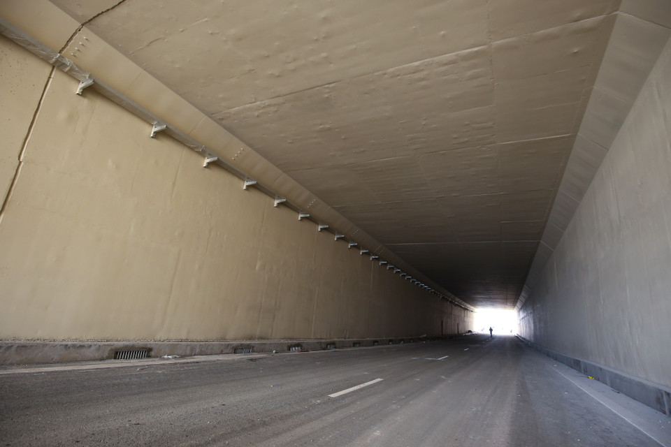 Hầm chui Thanh Xuân có chiều dài 980m được trang bị hệ thống đèn chiếu sáng hiện đại. (Ảnh: Minh Sơn/Vietnam+)