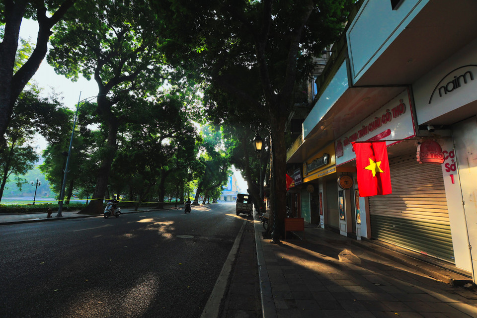 Không biết từ bao giờ mùa Thu luôn là nét đặc trưng riêng khắc sâu vào lòng mỗi người dân Thủ đô, dù ở đâu đi nữa. (Ảnh: Minh Sơn/Vietnam+)