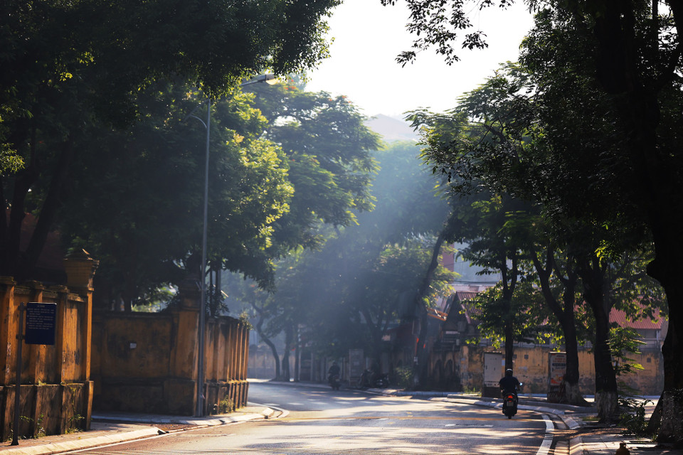 Nếu sống ở Thủ đô lâu năm, người ta sẽ không ngần ngại mà bảo rằng mùa đẹp nhất trong năm của Hà Nội là mùa Thu. (Ảnh: Minh Sơn/Vietnam+) 