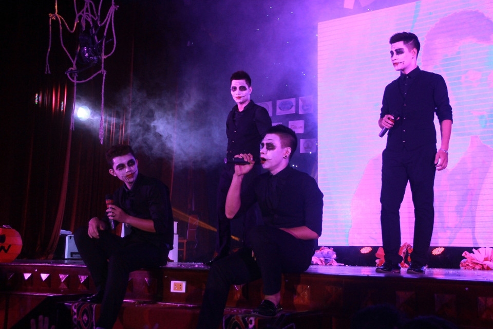 Nhóm O’plus (Á quân X-Factor) hóa trang đầy ma quái để hòa cùng không khí Halloween năm nay. (Ảnh Minh Sơn/Vietnam+)