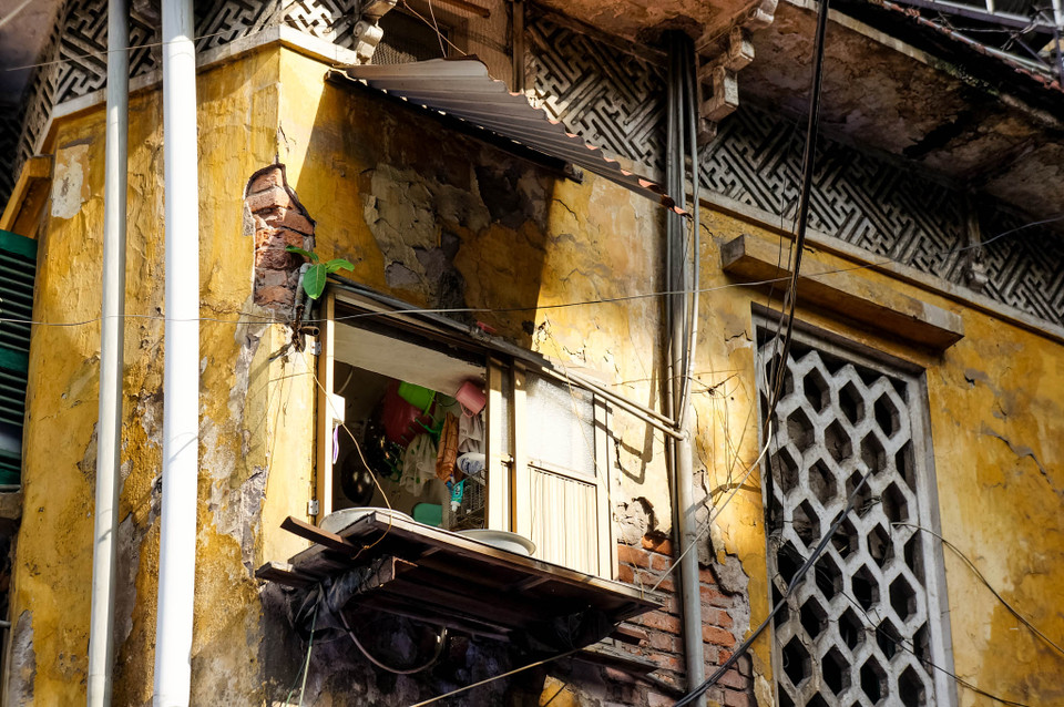 Thế nhưng để phục vụ sinh hoạt, người dân đã tự ý cơi nới để phục vụ sinh hoạt. (Ảnh: Minh Sơn/Vietnam+)