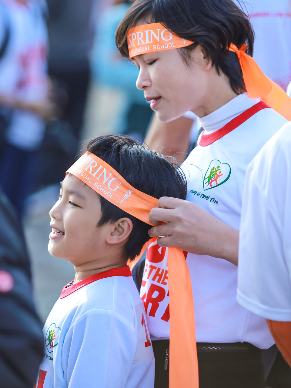 Để tham gia chương trình, mỗi người sẽ đóng góp từ thiện 100 ngàn đồng vào quỹ mổ tim cho những trẻ em nghèo bị bệnh tim bẩm sinh. (Ảnh: Minh Sơn/Vietnam+)