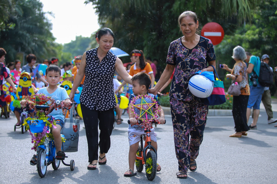 Những cư dân của ‘Thành phố xanh’ rất hào hứng tham gia cuộc thi hóa trang thú vị này. (Ảnh: Minh Sơn/Vietnam+)