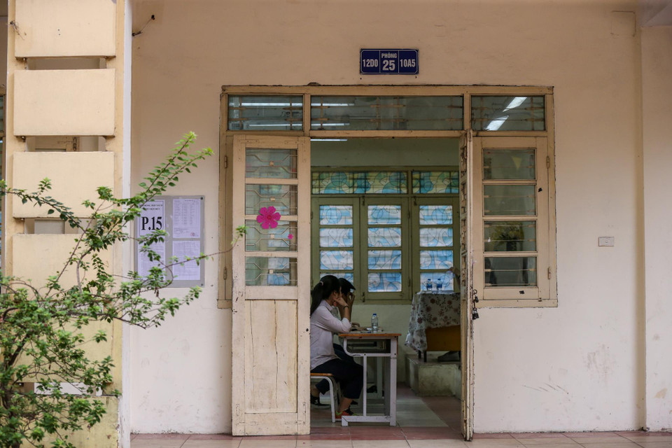 Năm nay là năm đầu tiên các trường công lập tại Hà Nội chỉ sử dụng kết quả thi để xét tuyển vào lớp 10. Vì vậy, các thí sinh phải thi bốn môn gồm Toán, Ngữ văn, Tiếng Anh và Lịch sử. (Ảnh: PV/Vietnam+)