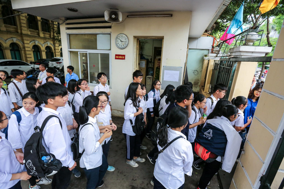 Sau 120 phút làm bài thi, thí sinh tại Hà Nội đã hoàn thành môn thi đầu tiên - môn Ngữ Văn. (Ảnh: Minh Sơn/Vietnam+)