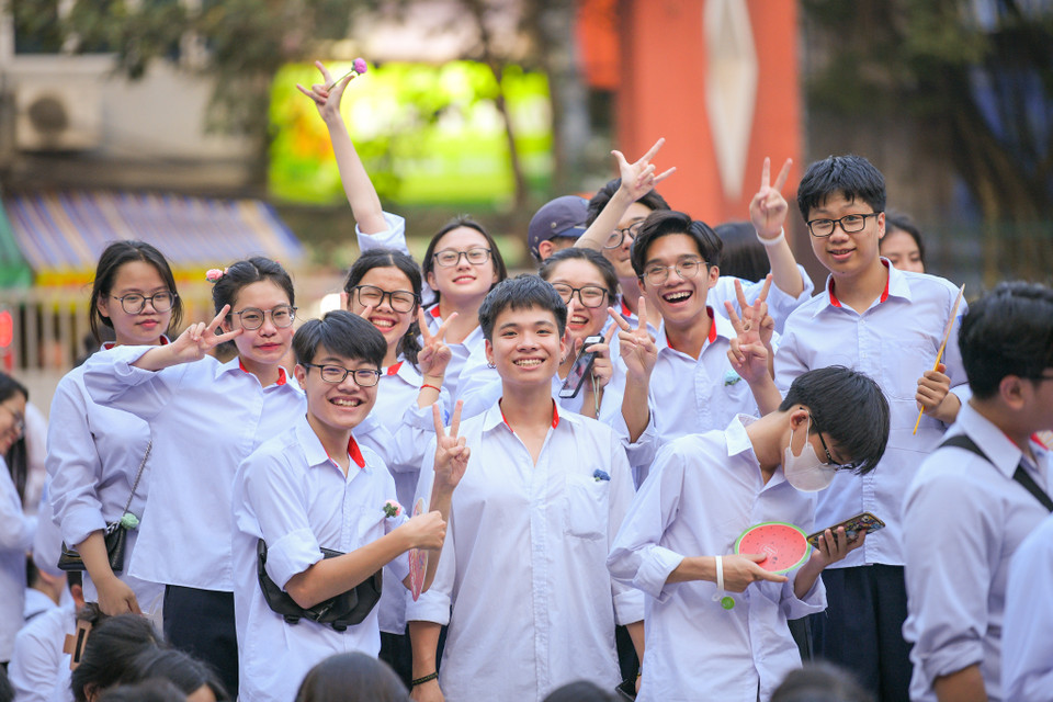Sau buổi lễ bế giảng, các em học sinh khối 12 sẽ rời ghế nhà trường và chuẩn bị ôn tập cho kỳ thi tốt nghiệp Trung học Phổ thông sắp tới. (Ảnh: Quỳnh Anh/Vietnam+)