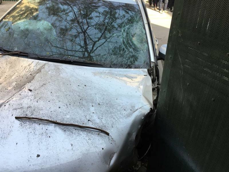 Hai nạn nhân đã tử vong tại chỗ, một cháu bé đi cấp cứu trong tình trạng nguy kịch. (Ảnh: PV/Vietnam+)