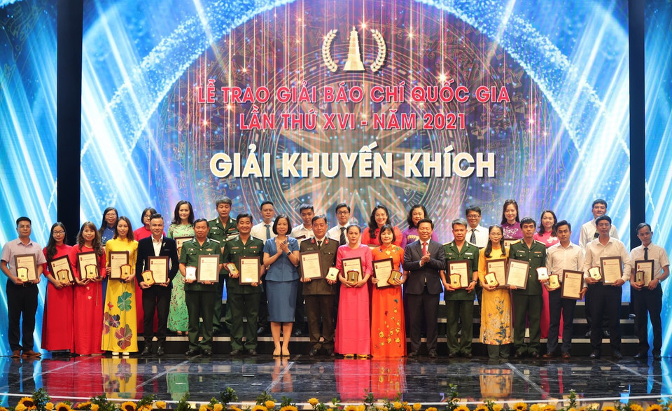 Trong số 152 tác phẩm được vào chung khảo, Hội đồng Giải Báo chí Quốc gia năm 2020 đã lựa chọn được 115 tác phẩm xuất sắc nhất để trao giải; trong đó có 10 Giải A, 22 giải B, 48 giải C, 35 giải Khuyến khích. (Ảnh: Hoài Nam/Vietnam+)