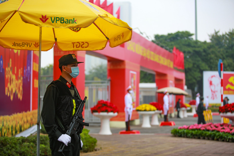 Rất nhiều lực lượng chức năng đã được huy động để đảm bảo Đại hội Đảng diễn ra tuyệt đối an toàn. (Ảnh: PV/Vietnam+)