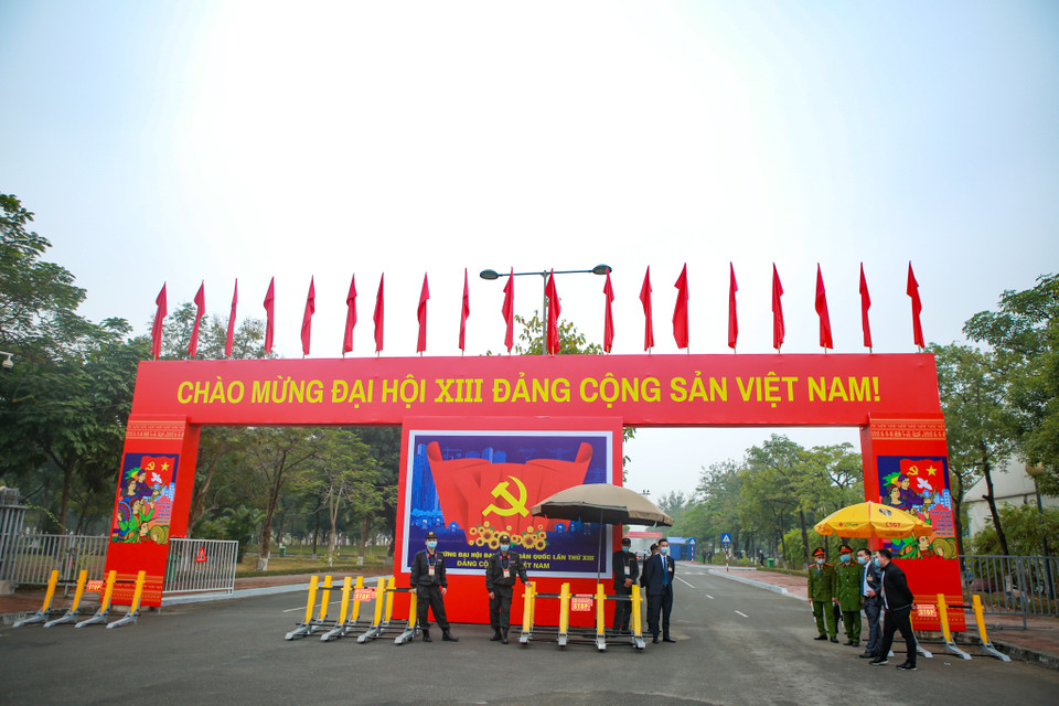 1.587 đại biểu, đại diện cho hơn 5,1 triệu đảng viên trong cả nước bước vào ngày làm việc đầu tiên - họp phiên trù bị tại Hội trường lớn, Trung tâm Hội nghị Quốc gia Mỹ Đình. (Ảnh: PV/Vietnam+)