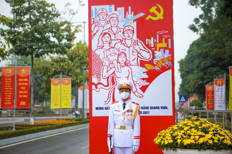 Trên tất cả các tuyến đường xung quanh Trung tâm Hội nghị Quốc gia đều có lực lượng chức năng chốt chặn, tuần tra kiểm soát. (Ảnh: PV/Vietnam+)