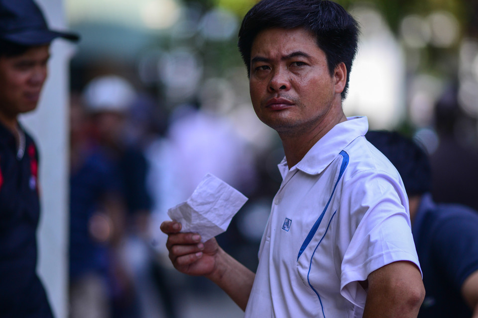 Đa số các phụ huynh đều lo lắng vì năm nay là năm đầu tiên tuyển sinh đại học theo hình thức mới. (Ảnh: Minh Sơn/Vietnam+)