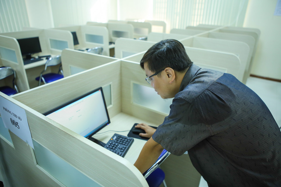 Nhân lực phục vụ cho mỗi ca thi Đánh giá năng lực là 1.007 người, với môn Ngoại ngữ là 698 người. (Ảnh: Minh Sơn/Vietnam+)