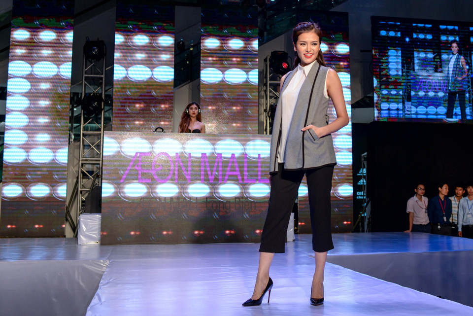 Những trang phục mang phong cách chủ đạo là sự hòa quyện hoàn hảo giữa nét trẻ trung, thời thượng với sức quyến rũ tự nhiên khó cưỡng, đậm chất Italy. (Ảnh: PV/Vietnam+)