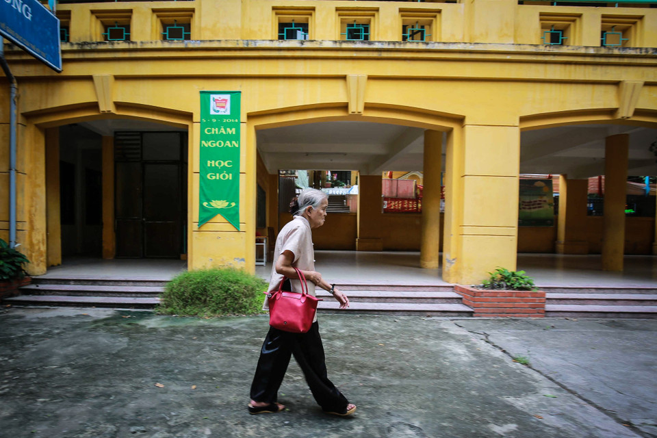 ‘Còn sống ngày nào, tôi vẫn sẽ còn đến lớp để dạy dỗ chúng nên người. Việc dạy với tôi chưa bao giờ là đủ cả’. Nhà giáo Hồ Hương Nam chia sẻ. (Ảnh: Minh Sơn/Vietnam+)