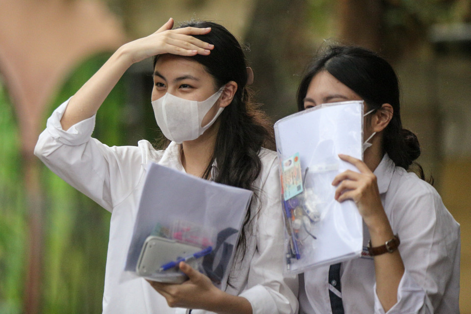 Các thí sinh đều tỏ ra rạng rỡ sau khi kết thúc trọn vẹn ngày thi đầu tiên. (Ảnh: Minh Sơn/Vietnam+)