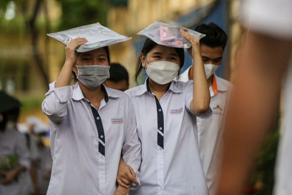 Thí sinh Nguyễn Hà Phương, học sinh trường Trung học Phổ thông Trần Phú tự tin có thể giành được ít nhất 8 điểm môn Toán. (Ảnh: Minh Sơn/Vietnam+)