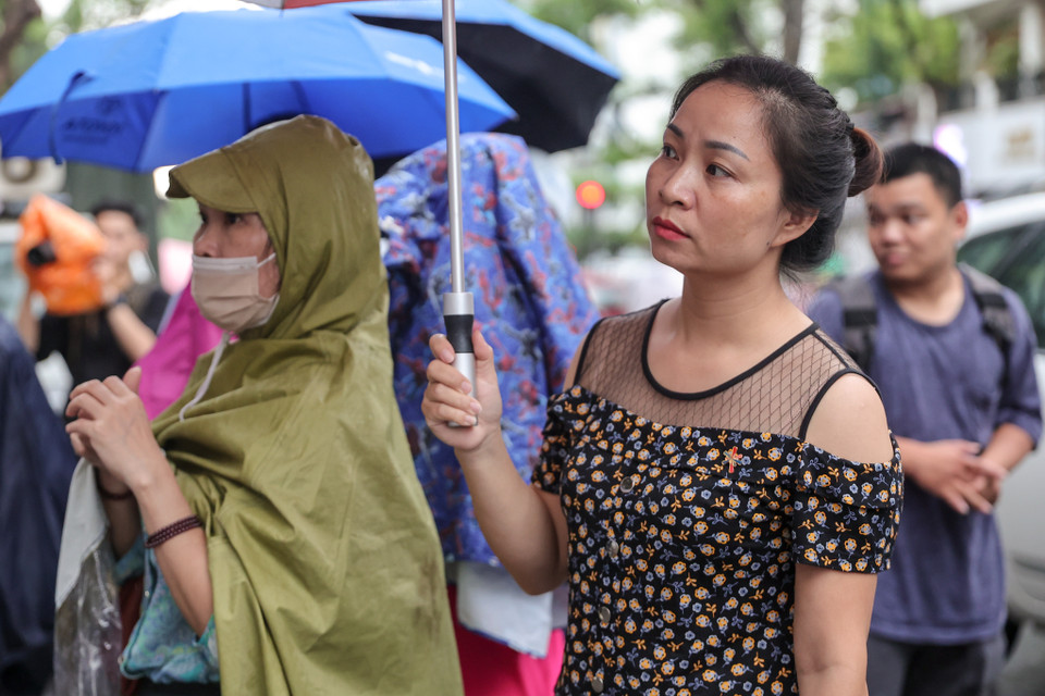 Chiều 7/7, hơn 1 triệu sĩ tử trên cả nước đã hoàn thành môn Toán - môn thi thứ 2 thuộc kỳ thi tốt nghiệp Trung học Phổ thông 2022. (Ảnh: Minh Sơn/Vietnam+) 