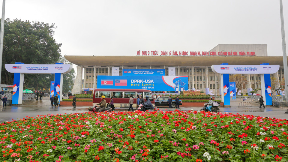 Chiều 23/2, Trung tâm Báo chí quốc tế (IMC) phục vụ Hội nghị Thượng đỉnh Mỹ-Triều lần 2 được đặt tại Cung Cung Văn hóa Lao động hữu nghị Việt - Xô đã gần như được hoàn thiện. (Ảnh: Minh Sơn/Vietnam+)