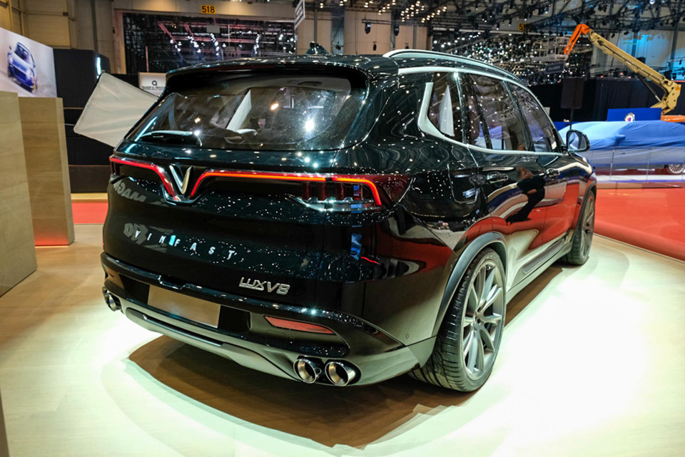 Nổi bật nhất ở phiên bản đặc biệt VinFast Lux V8 là khối động cơ V8 mạnh mẽ. Với 8 xi-lanh xếp hình chữ V, công suất tối đa lên tới 455 mã lực, mô-men xoắn cực đại 624 Nm, VinFast Lux V8 có thể đạt tốc độ tối đa lên tới 300 km/h. (Nguồn: VinFast)