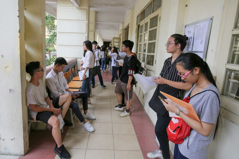 Theo thống kê của Bộ Giáo dục và Đào tạo, cả nước sẽ có gần 40.000 phòng thi. Hơn 45.000 cán bộ, giảng viên từ các trường đại học cũng đã lên đường về các địa phương tham gia phối hợp tổ chức thi. (Ảnh: Minh Sơn/Vietnam+)