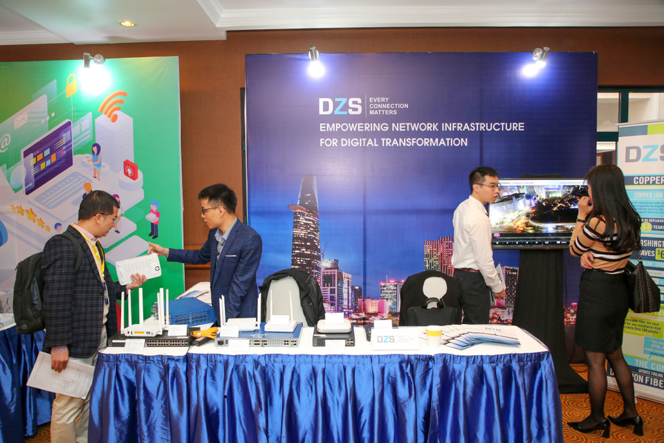 Internet Day 2019 quy tụ nhiều doanh nghiệp trong lĩnh vực Internet, viễn thông trong và ngoài nước hiện diện tại các gian hàng công nghệ. (Ảnh: Minh Sơn/Vietnam+)