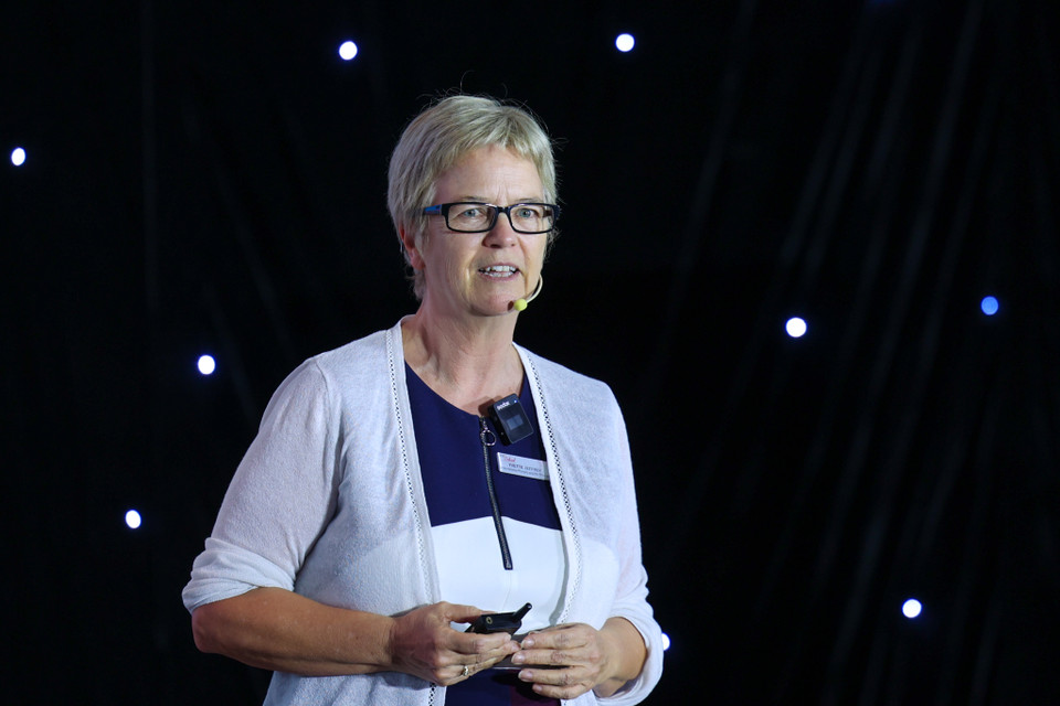 Bà Yvette Jeffrey - Hiệu trưởng Khối Mầm non và Tiểu học trường TH School chia sẻ về chủ đề Khám phá hạnh phúc và học tập toàn diện tại trường TH School.' (Ảnh: Minh Sơn/Vietnam+)