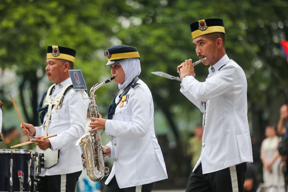 Dự kiến, các đoàn sẽ diễu hành trên phố đi bộ xung quanh Hồ Hoàn Kiếm, có dừng lại biểu diễn tại 4 địa điểm, tượng đài vua Lý Thái Tổ, tượng đài cảm tử, đài phun nước ngã ba phố Đinh Tiên Hoàng, Lý Thái Tổ, ngã tư Hàng Khay, Hàng Bài, Đinh Tiên Hoàng, Tràng Tiền. (Ảnh: Minh Sơn/Vietnam+)