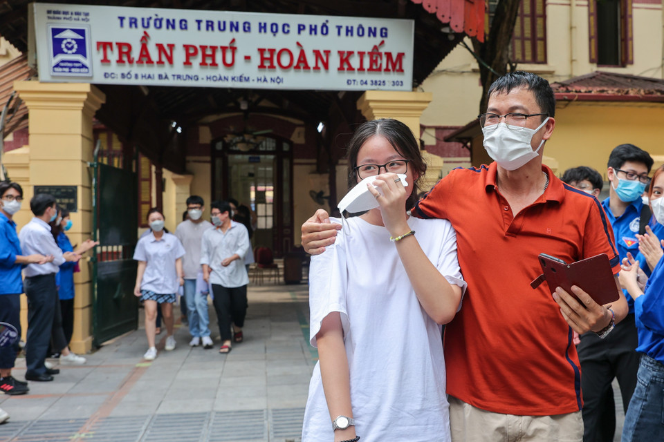 Ông Giang cho biết: 'Cháu cứ thi xong xuôi là tôi đỡ lo rồi, dù kết quả có tốt hay xấu con cũng đã nỗ lực hết sức mình. Tôi luôn tin tưởng ở sự lựa chọn của con.' (Ảnh: Minh Sơn/Vietnam+)