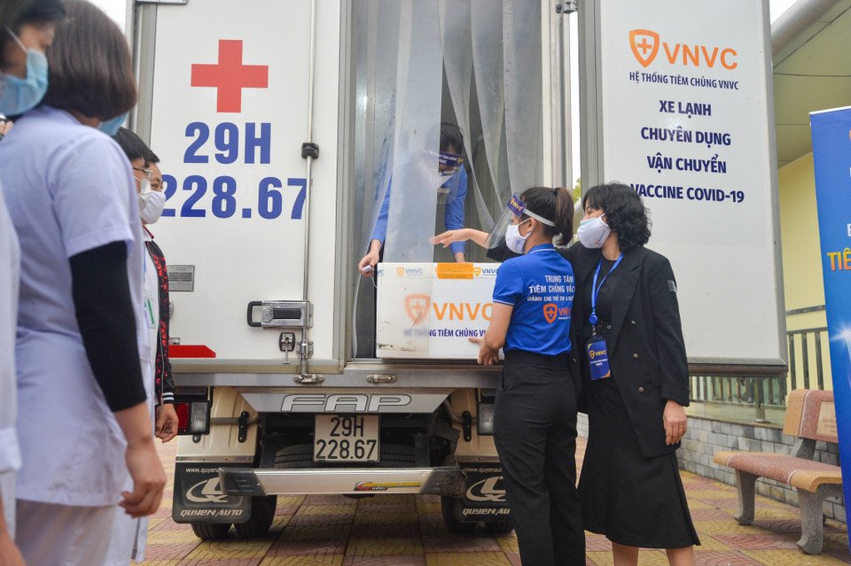 Vaccine AstraZeneca được sản xuất, đưa vào sử dụng trong nhóm nhanh nhất trên thế giới. (Ảnh: Minh Sơn/Vietnam+)